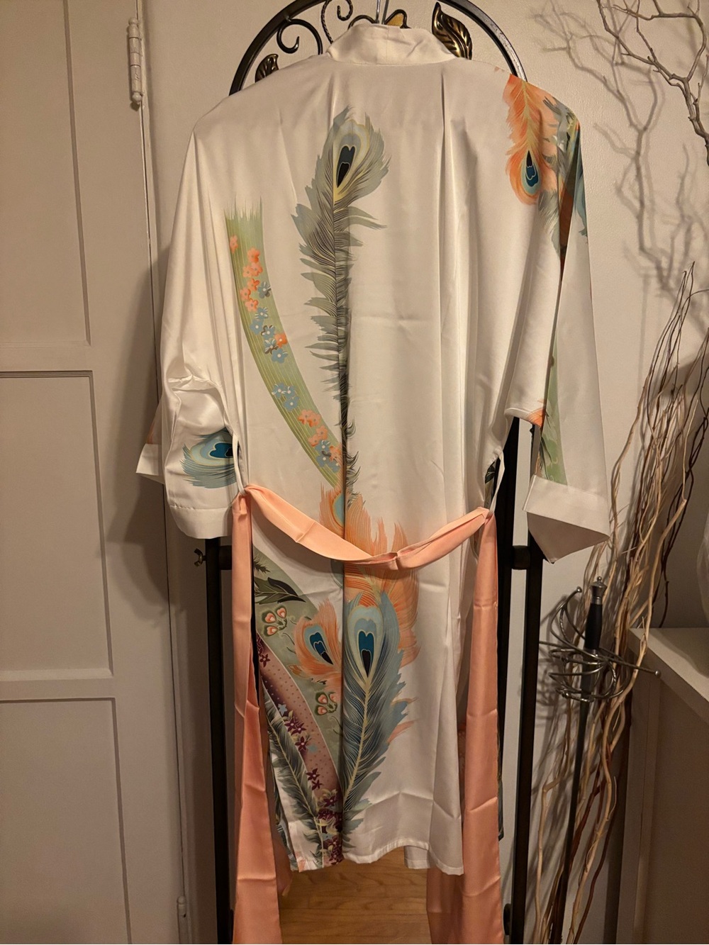 Kim + Ono Silky Peacock Feather Short Robe in Cream & Peach